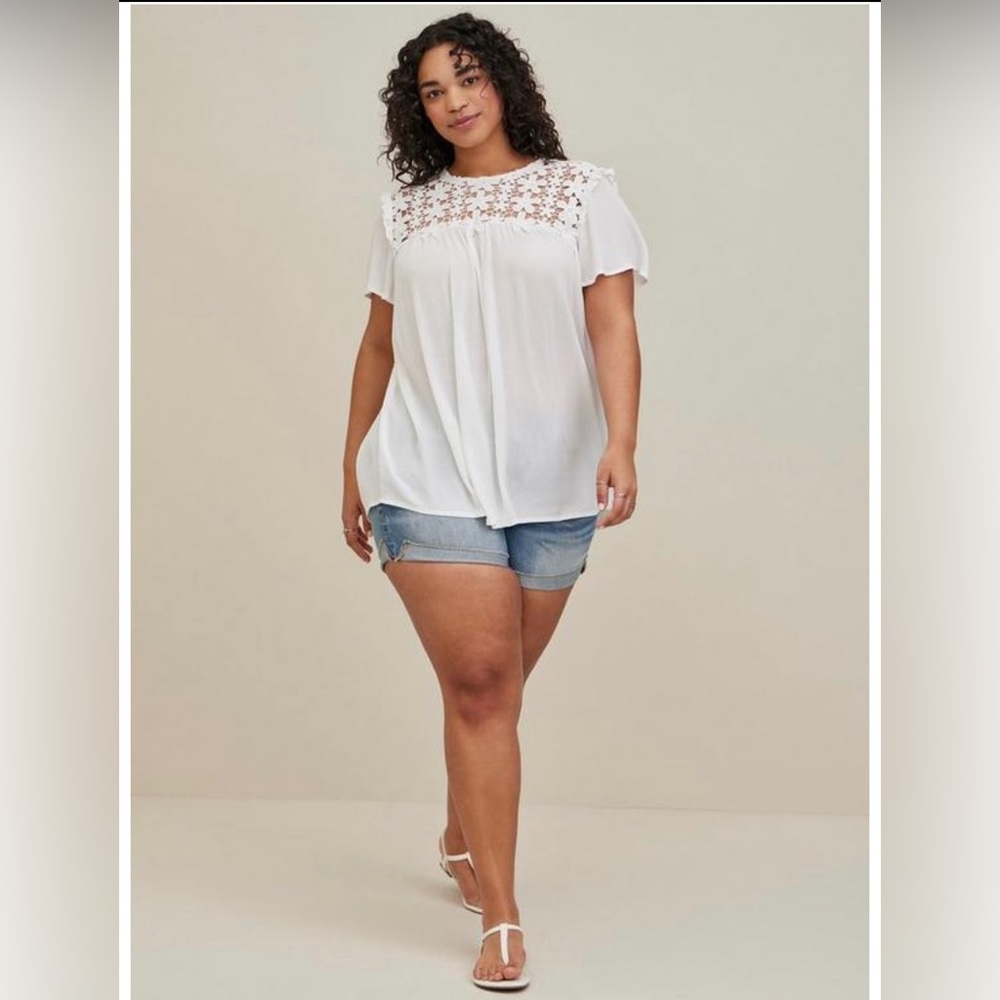Crinkle Gauze Daisy Crochet Trim Top